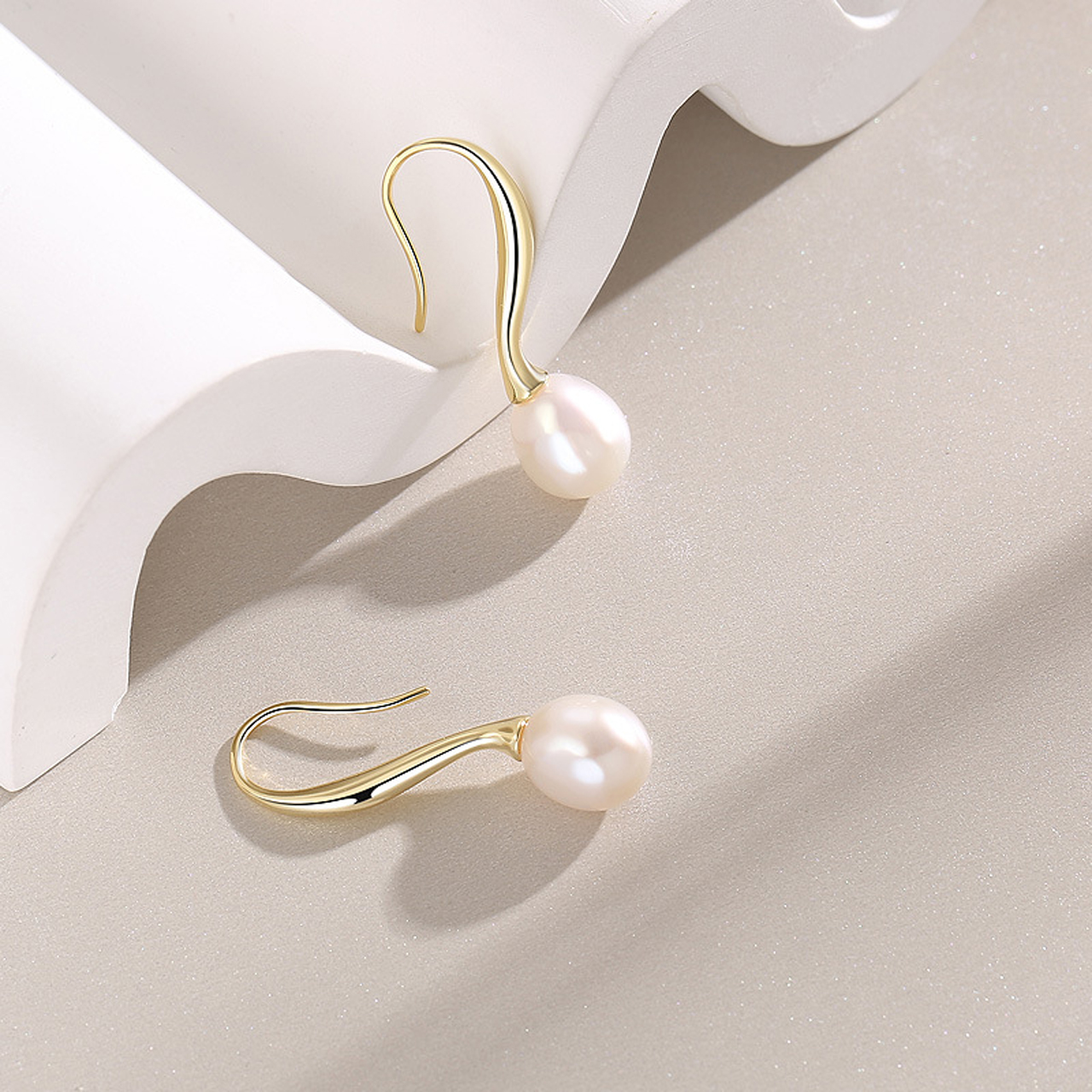 White Freshwater Pearl Earring