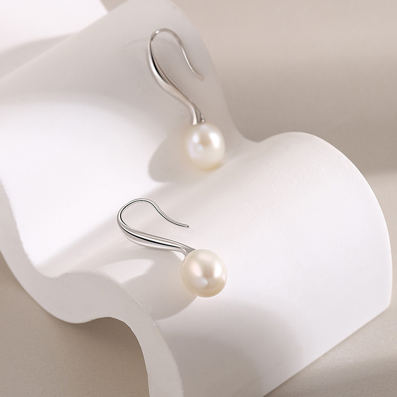 White Freshwater Pearl Earring